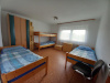 Schlafzimmer: 2 Einzelbetten + Etagenbett, Schrank